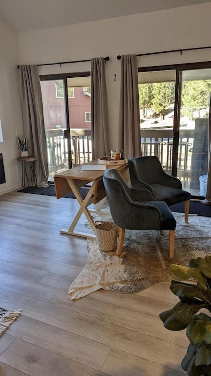 Cozy Condo Walking Distance To Village And Gondola W/ Pool/ Jacuzzi Sleeps 4. Mammoth Lakes Extérieur photo